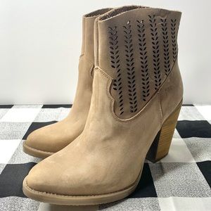 Musse & Cloud Moss Cutout Avaly Leather Booties